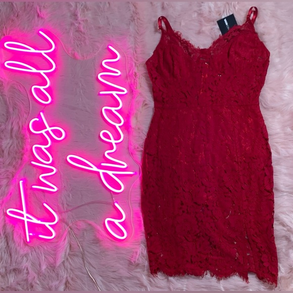 Elegant Red Lace Dress - Picture 1 of 4